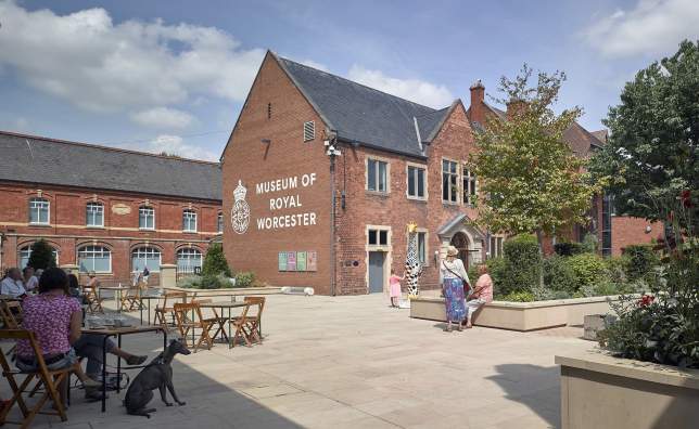 Mo RW Front By kind permission of the Museum of Royal Worcester