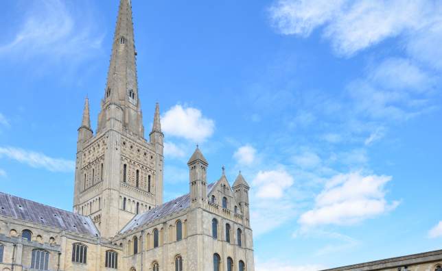 Norwich-Cathedral-and-grounds