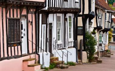 A-row-of-colorful-old-town-houses-in-Lavenham-England