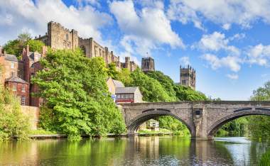 Durham-Castle-and-Cathedral-on-their-rock-above-the-city-and-Framwellgate-Bridge