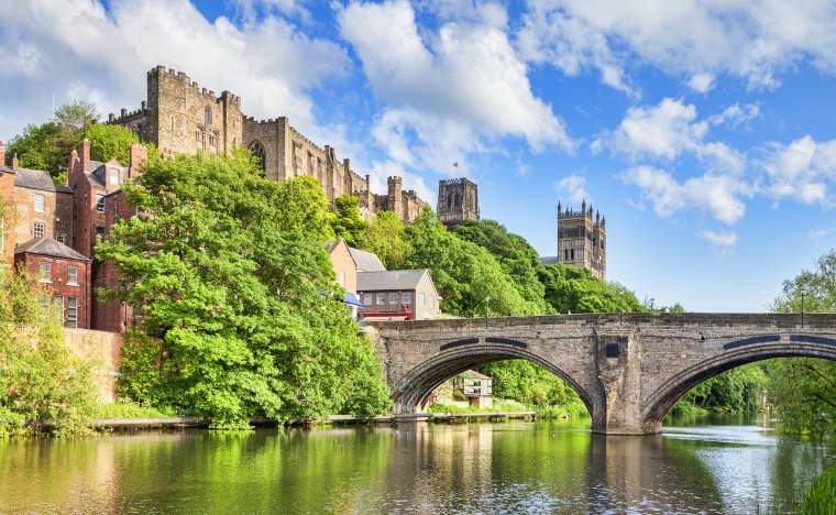 Durham-Castle-and-Cathedral-on-their-rock-above-the-city-and-Framwellgate-Bridge