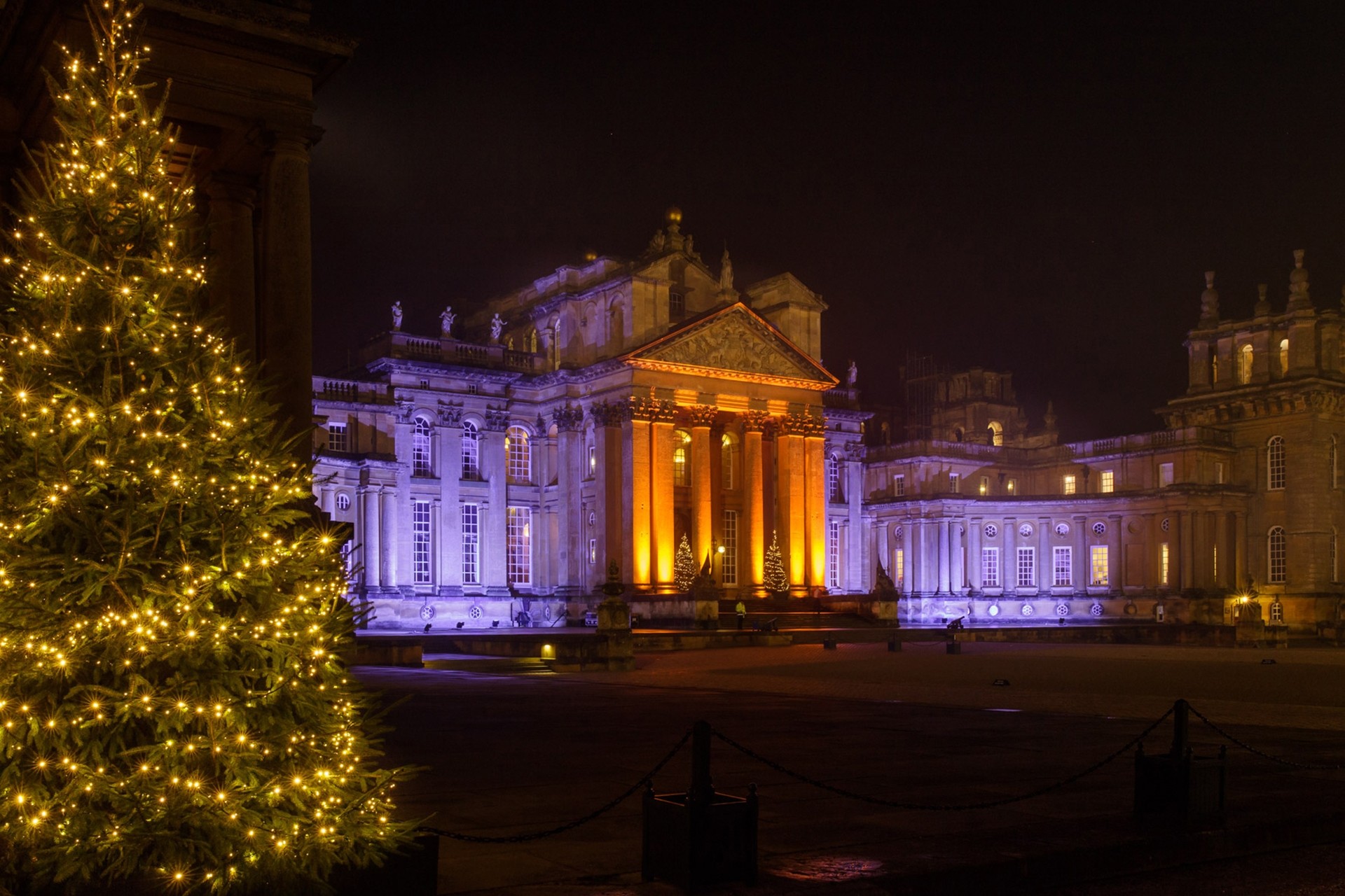 Blenheim Palace Christmas Lights Courtyard