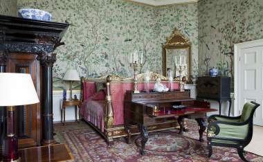 Chatsworth-House_Leicester-Bedroom-by-D.Vintiner