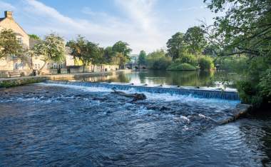 Early-Morning-by-the-River-Wye-in-Bakewell-Derbyshire