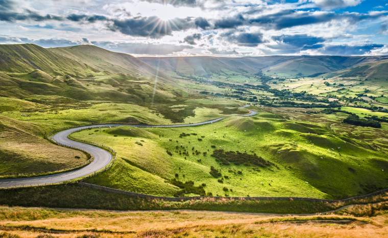 Scenic-Serpentine-Road-in-Peak-District-UK