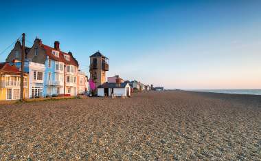 The-seafront-and-beach-at-Aldeburgh-on-the-Suffolk-coast