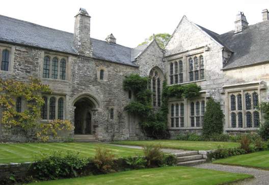 Cotehele_house_from_courtyard- -CC-BY-3.0-Rwendland