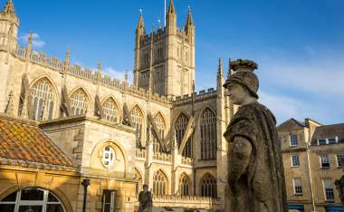 Roman-Baths-Abbey-in-Bath-Spa-city-England