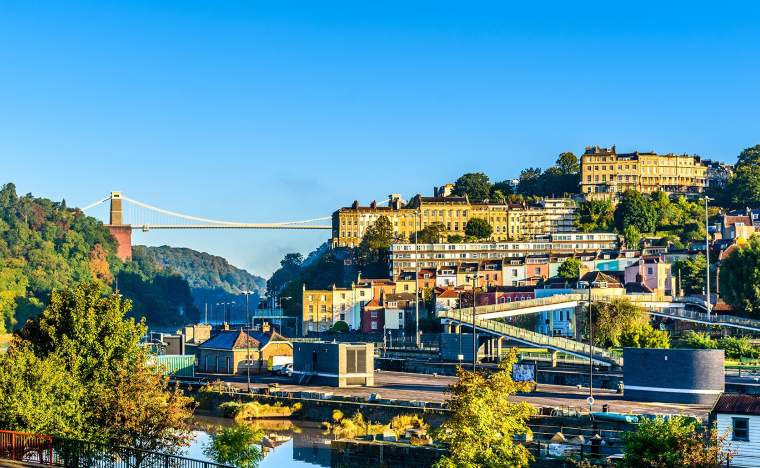 Bristol-suspension-bridge-and-clifton-village