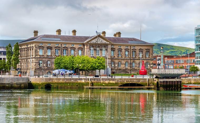 Custom-House-over-the-river-Lagan-in-Belfast