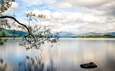 Loch-Lomond-at-the-boundry-to-the-Highlands-Scotlands-biggest-freshwater-lake