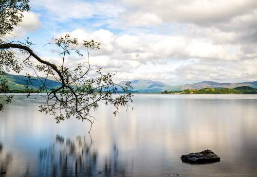 Loch-Lomond-at-the-boundry-to-the-Highlands-Scotlands-biggest-freshwater-lake