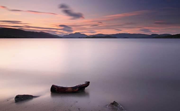 Loch-Lomond-Sunset-with-Ben-Lomond-in-the-background-Loch-Lomond-and-The-Trossachs-National-Park-Scotland