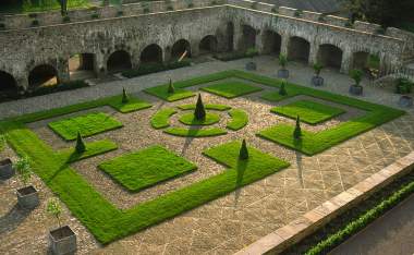 Cloister Garden 400dpi c Aberglasney Gardens